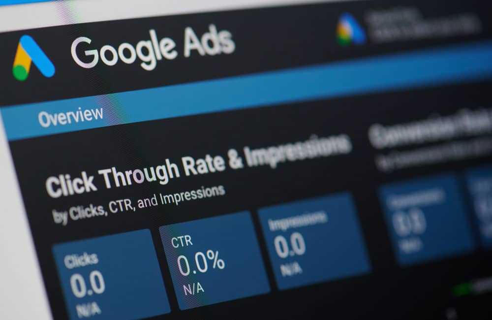 Google bans ads