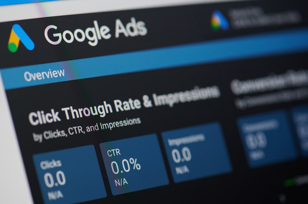 Google bans ads